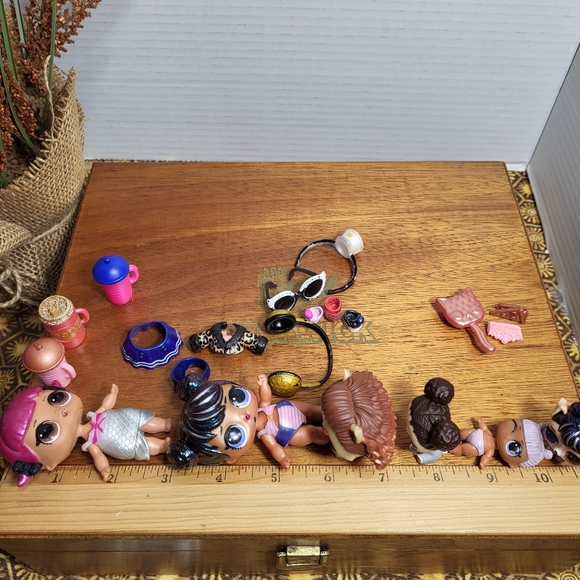 Lot of LOL Surprise Dolls and Pets and Accesories - Picture 16 of 16